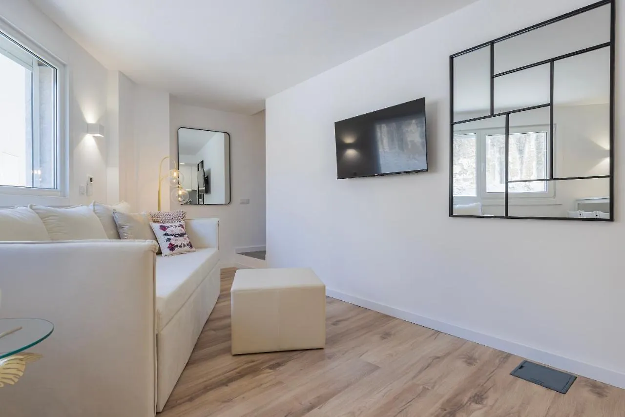 Cozy Flat In Central Lisbon By Lovelystay